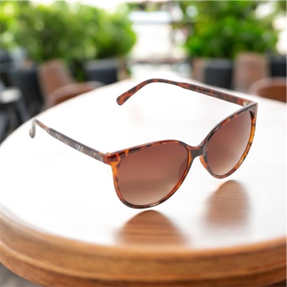 Vera Bradley Jodie Sunglasses NWT - Picture 8 of 8